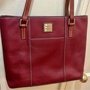 Dooney & Bourke Tote Bag lightly used, in perfect condition.